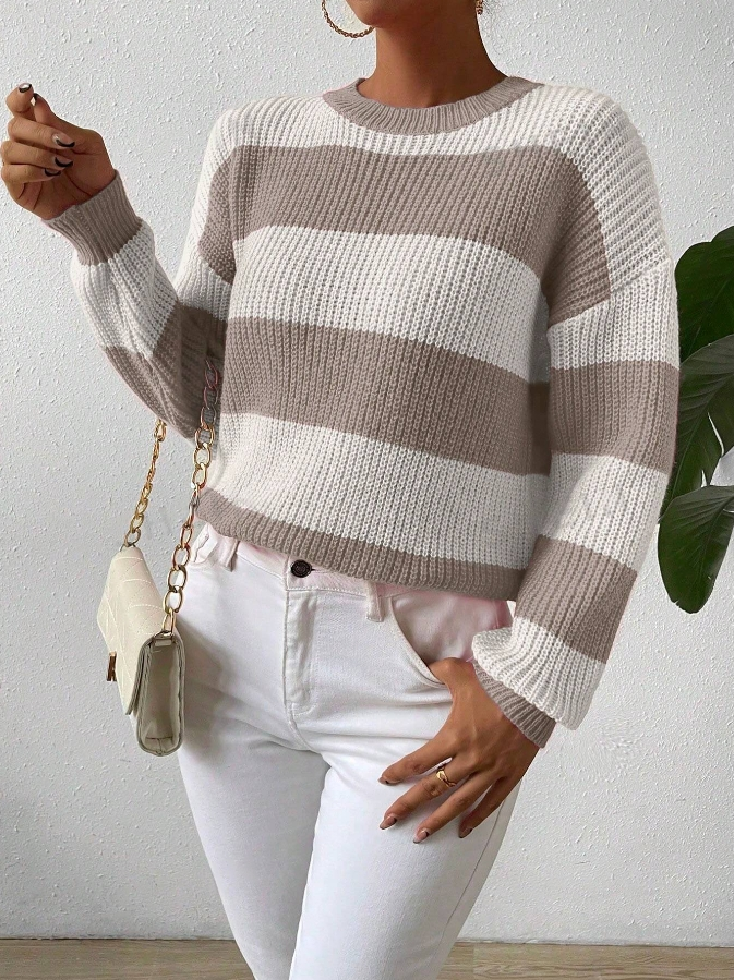 Beige-weiß gestreifter Strickpullover