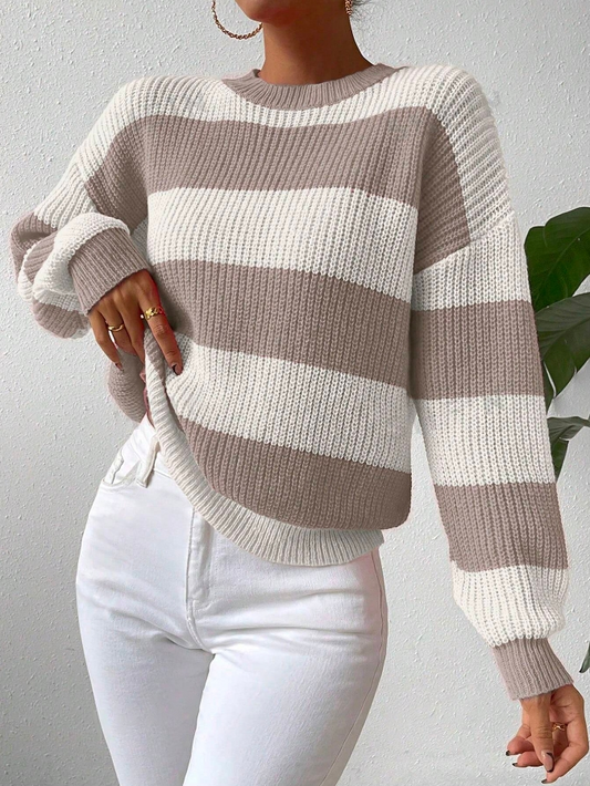 Beige-weiß gestreifter Strickpullover